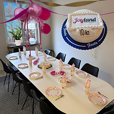 Joyland 10 &aring;r